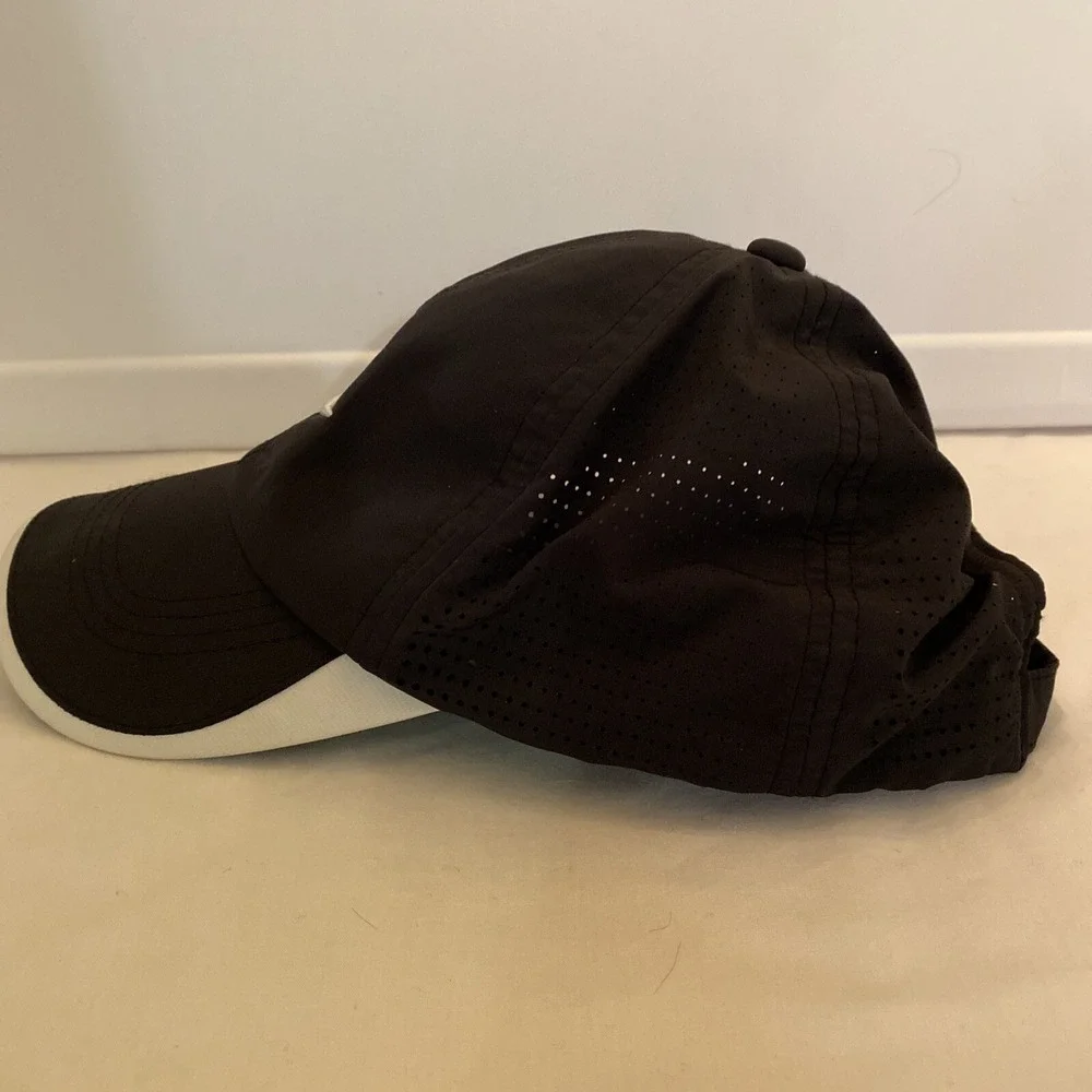 Nike Black Golf Hat With Swoosh EUC